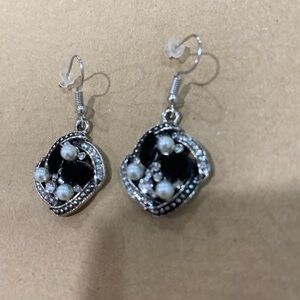 Paparazzi Silver Black Dangle Earrings